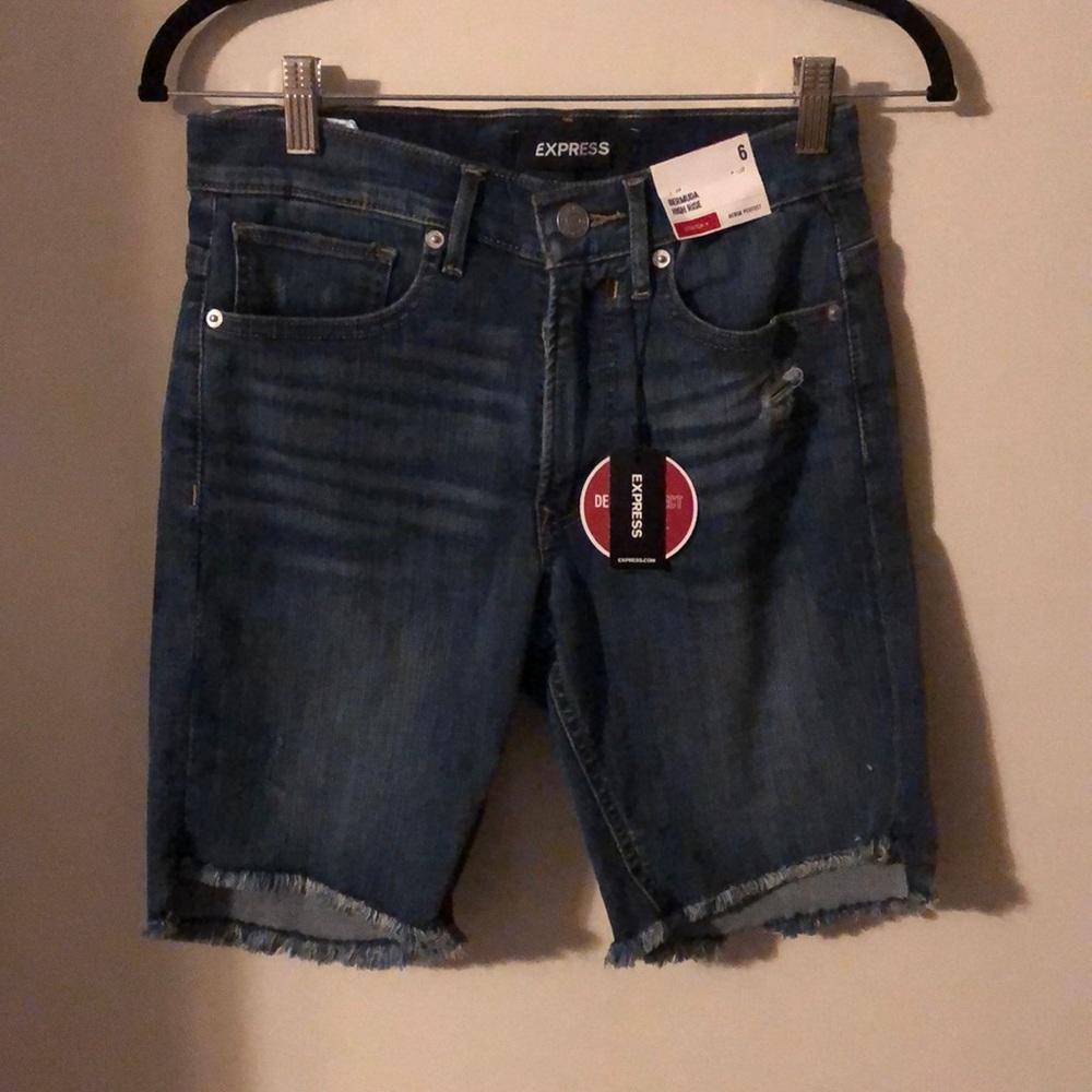 NWT Express Bermuda High Ride Shorts Sz 6